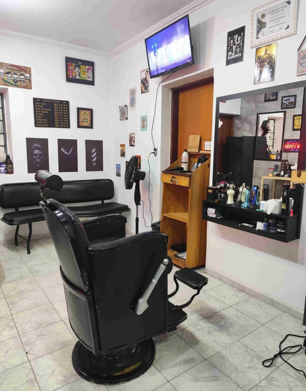 Ambiente real do Marinho Barbearia